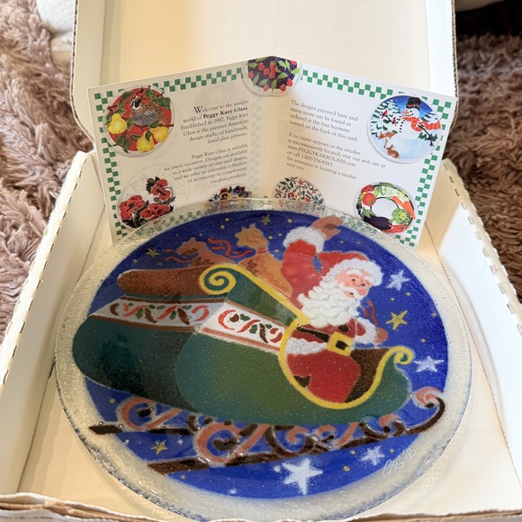 Vintage Christmas platter Peggy Karr Santa sleigh glass plate signed in Red - Picture 7 of 8